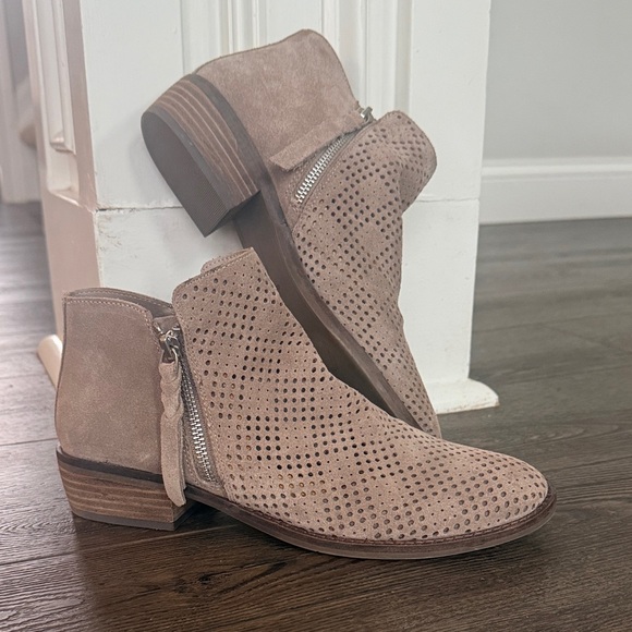 Dolce Vita Shoes - Dolce Vita EUC Sofie Taupe Perforated Suede Ankle Booties 8.5